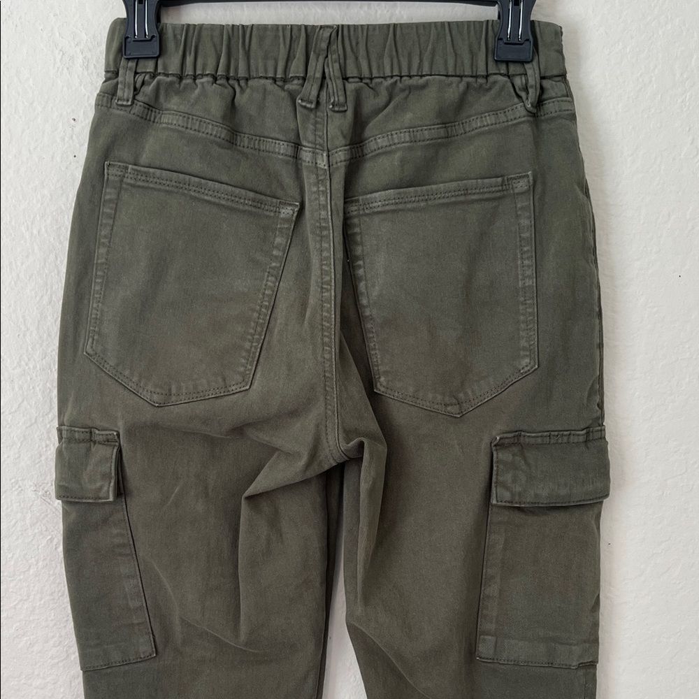 Like New! Good American Good Army Cuffed Pants Olive Green Cargo in SIze 2/26 - Picture 7 of 15